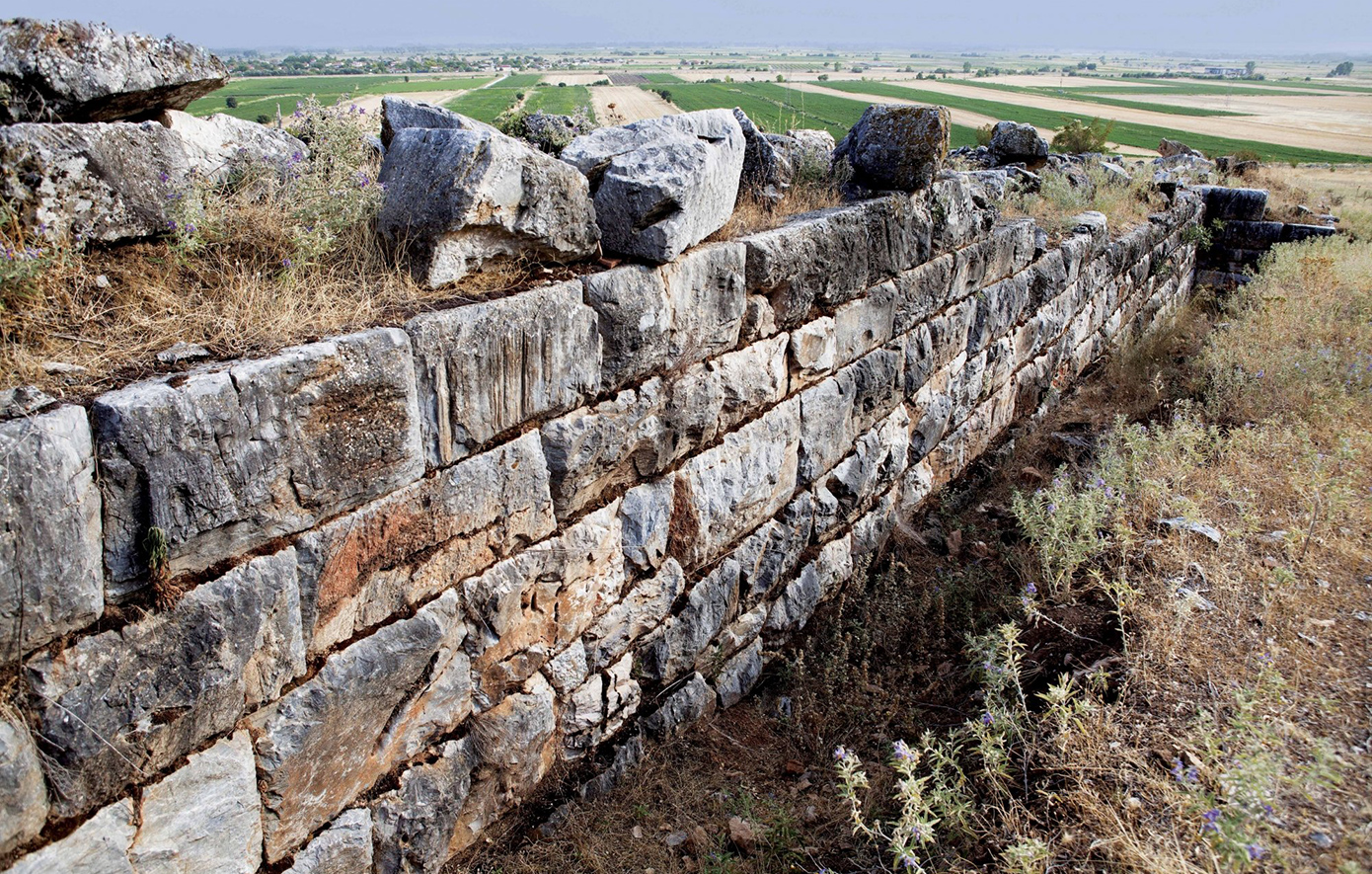 Ολοκληρώνονται τα έργα αποκατάστασης και ανάδειξης της ακρόπολης της Αρχαίας Πέλιννας