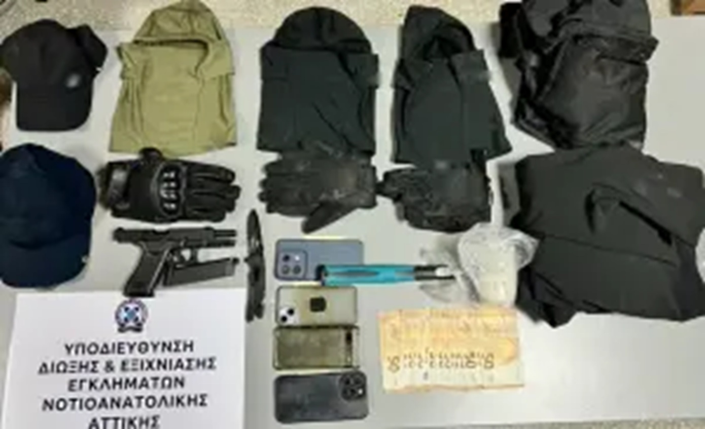 Με σφυρί, μαχαίρι και αεροβόλο απείλησαν αστυνομικούς στη Γλυφάδα &#8211; Συνελήφθησαν τρία άτομα