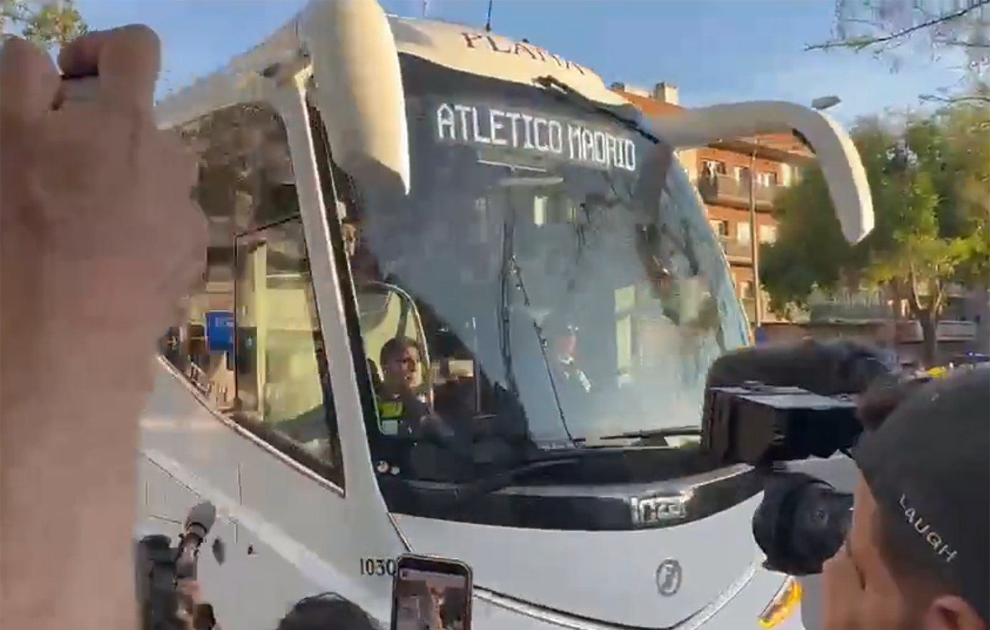 Οπαδοί της Μπαρτσελόνα επιτέθηκαν στο πούλμαν της Ατλέτικο Μαδρίτης &#8211; Δείτε το βίντεο
