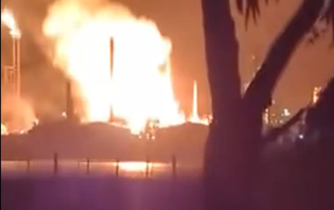 Μεγάλη φωτιά σε διυλιστήριο καυσίμων στην Αυστραλία