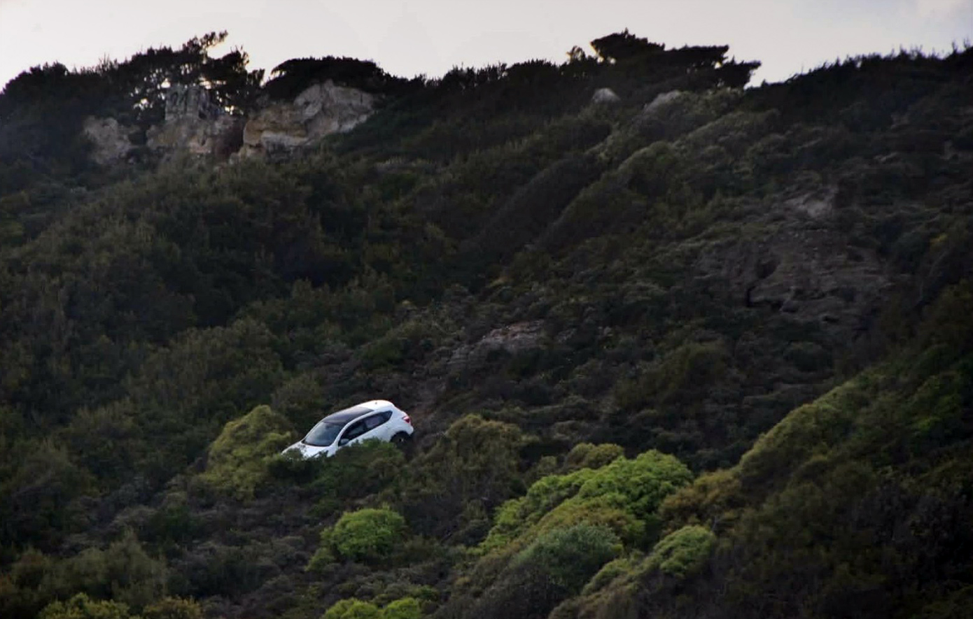 Απίστευτο περιστατικό στη Ρόδο &#8211; Προσπάθησε να ρίξει σε χαράδρα την εν διαστάσει σύζυγο και το παιδί τους και επιχείρησε να αυτοκτονήσει