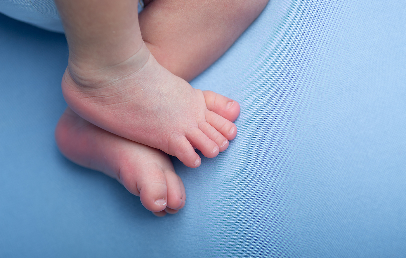 Η «σαδιστική» δράση του δασκάλου που κατηγορείται για τη δολοφονία του βρέφους που θα υιοθετούσε με τον σύντροφό του