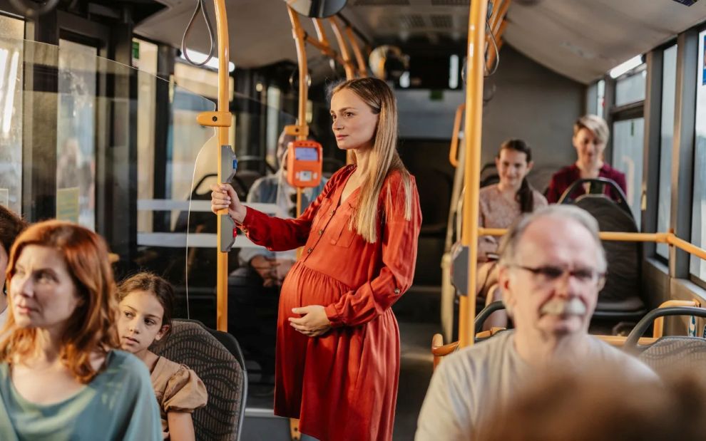 Έγκυος καταγράφει μία στιγμή… αναισθησίας και γίνεται viral