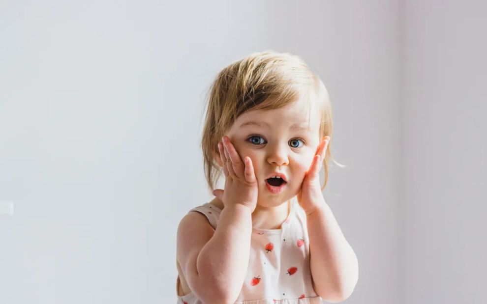 Το πιο περίεργο parenting hack που σταματάει τα παιδικά ξεσπάσματα είναι ένα… όνομα