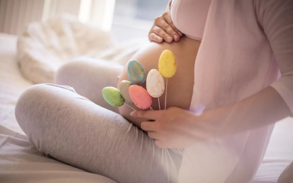 Πάσχα και εγκυμοσύνη: Τι μπορεί να φάει μία έγκυος στο γιορτινό τραπέζι