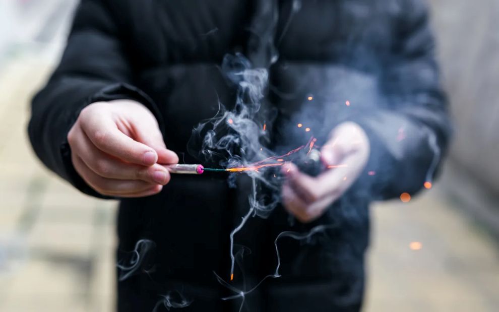 Πώς προστατεύουμε τα παιδιά από βεγγαλικά και εγκαύματα