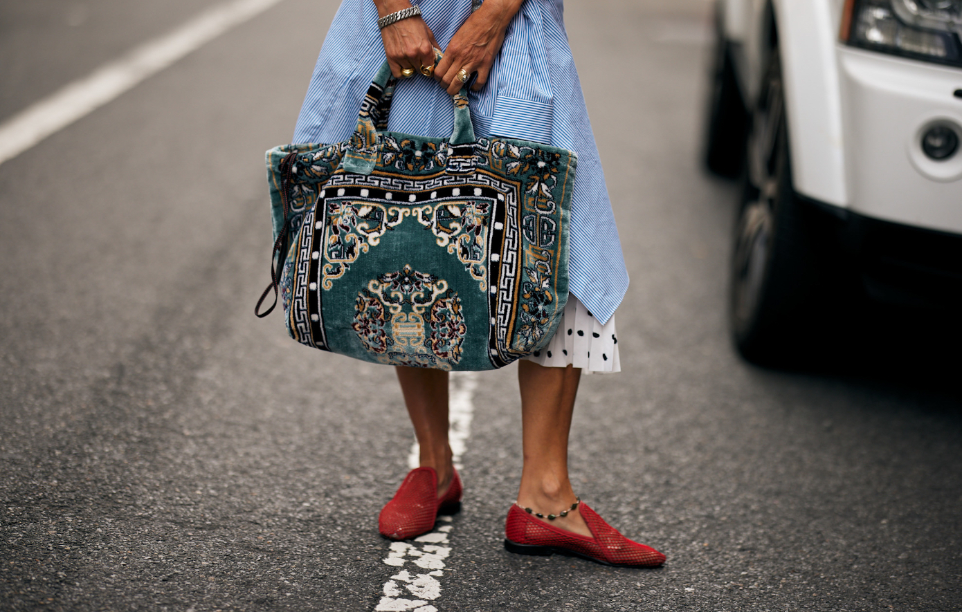Οι τσάντες με bandana print είναι η must επιλογή για κάθε καλοκαιρινό look