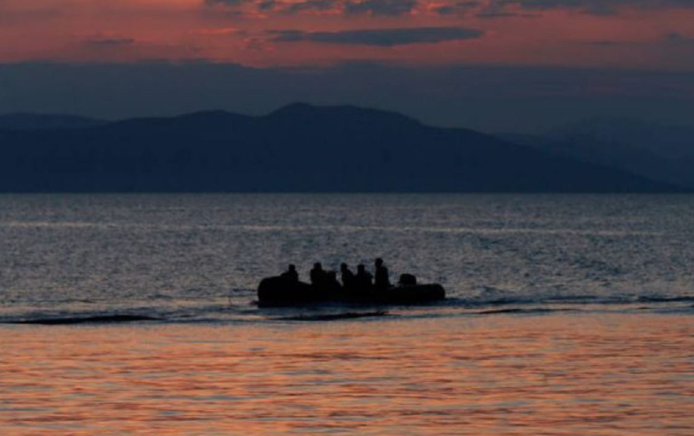 Πατέρας έκανε ταξίδι χιλιομέτρων για να σώσει τον γιο του &#8211; Για 7 μέρες πάλευαν με τα κύματα, χωρίς νερό και τροφή