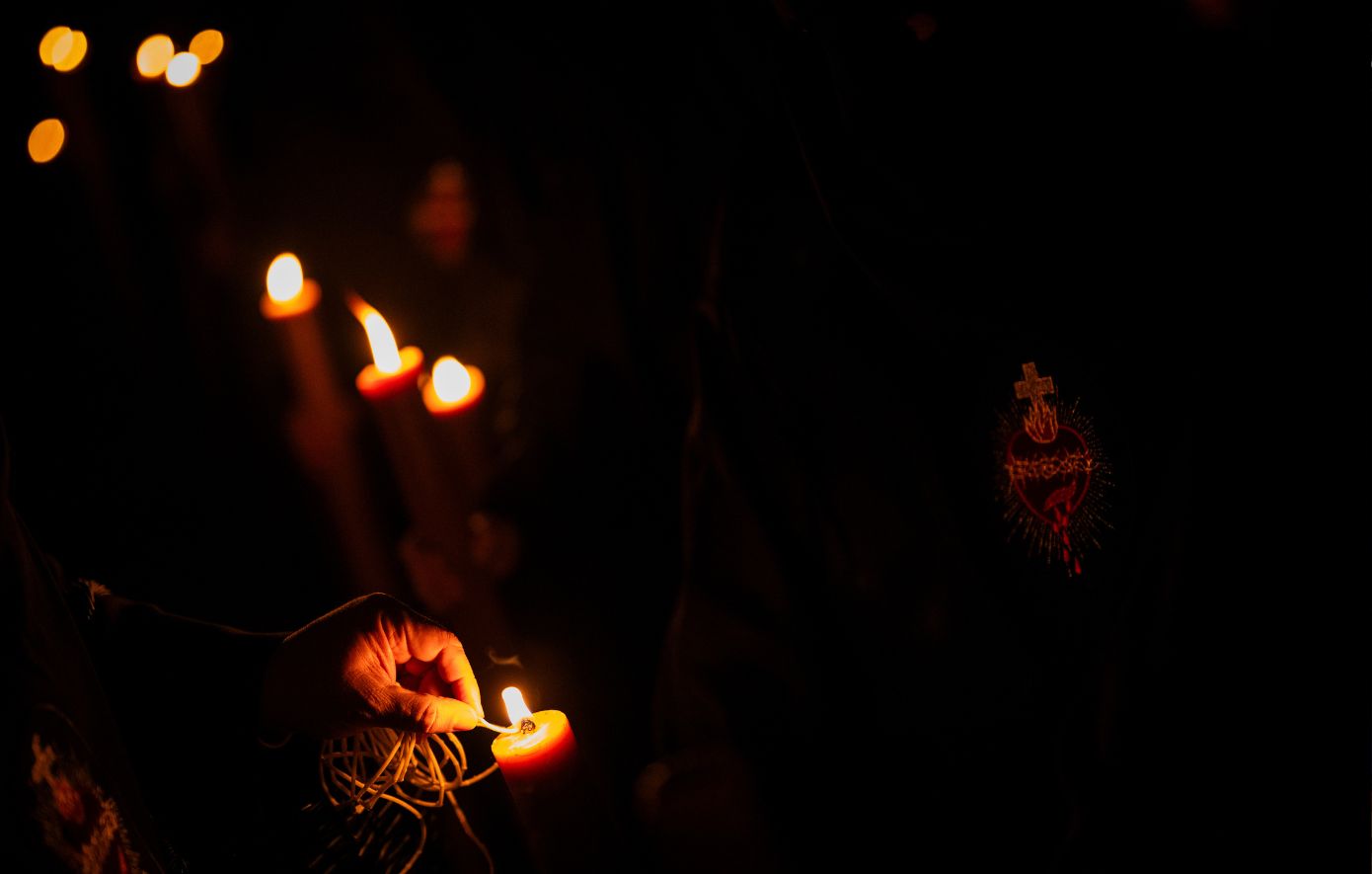 Τα «ιερά» μυστήρια που εξακολουθούν να διχάζουν: Η τελετή του Αγίου Φωτός με 400 νεκρούς και τα 4 κρανία του Ιωάννη του Βαπτιστή