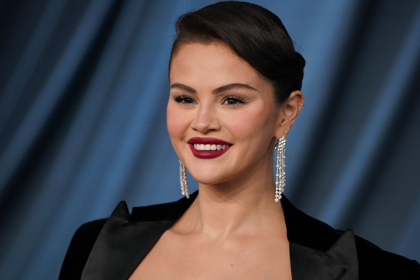 H Selena Gomez έχει πολλούς και σοβαρούς λόγους για να φοράει ανελλιπώς αυτό το foundation- Το δοκιμάσαμε και βρήκαμε άλλους τόσους