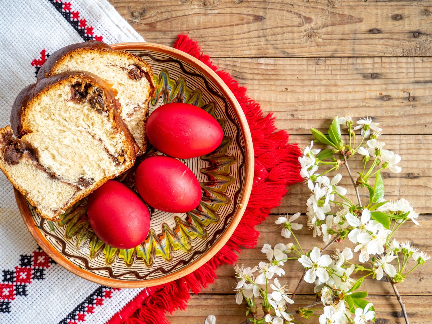 Πασχαλινό τραπέζι: τι να οργανώσετε από πριν για να τα απολαύσετε όλα χωρίς καθόλου άγχος