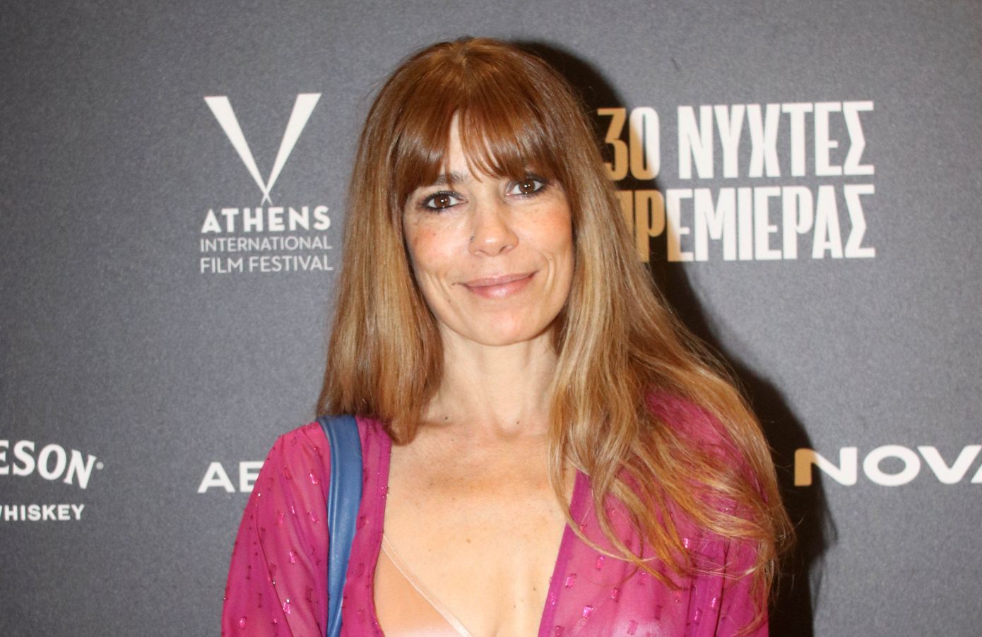 H Mυρτώ Αλικάκη βρίσκεται στη Barbie Era της ποζάρει με ροζ μαλλιά και δεν είναι περούκα