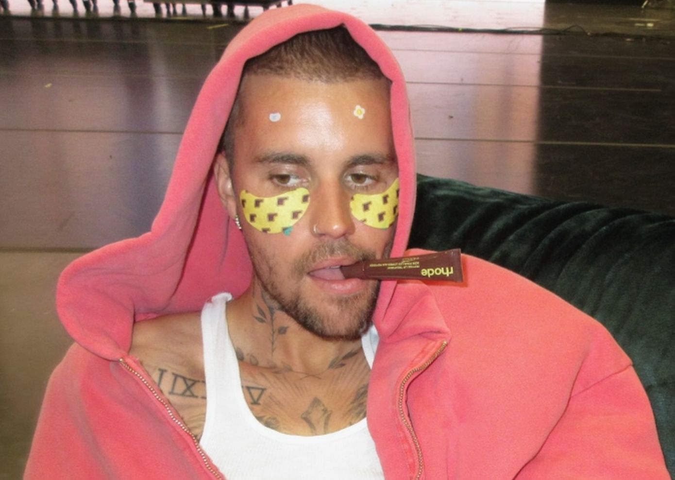 To νέο λανσάρισμα της Rhode θα σας κάνει να βλέπετε την ακμή σας και να μη φρικάρετε