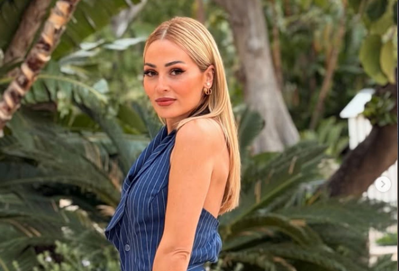 Το suede jacket που φoράει η Ελένη Βουλγαράκη είναι ό,τι χρειάζεστε αυτή την εποχή