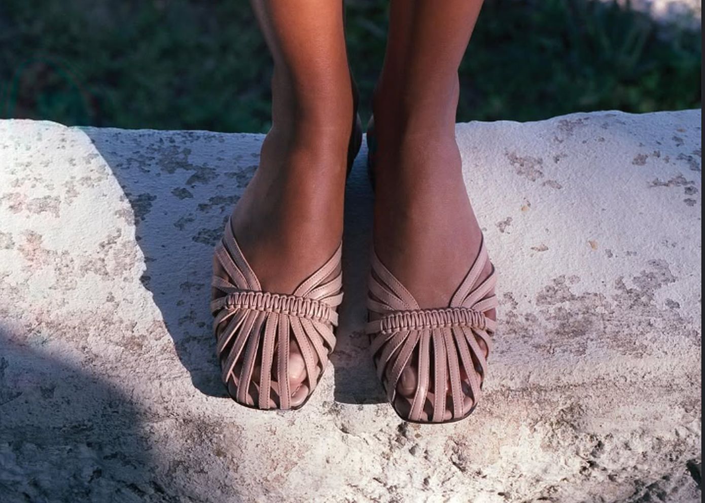 To σανδάλι που αξίζει να αποκτήσετε αυτό και κάλλιστα κάθε καλοκαίρι έχει ελληνική υπογραφή