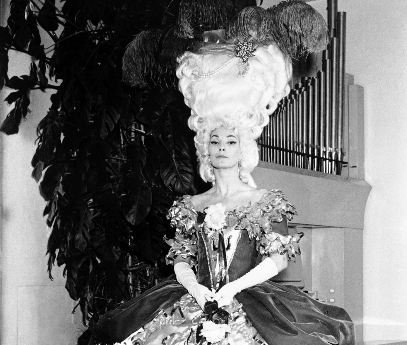 «Σύνδρομο της Μαρίας Αντουανέτας»: Τα μαλλιά που ασπρίζουν μέσα σε μια νύχτα – μύθος ή σοκαριστική αλήθεια;