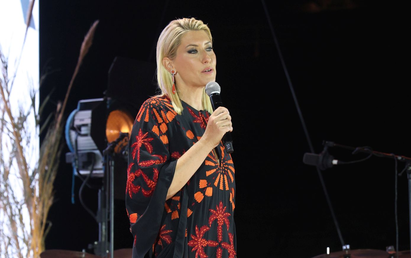 Η αρτιστίκ κουζίνα της Σίας Κοσιώνη έχει έντονη αισθητική ταυτότητα και έργα τέχνης