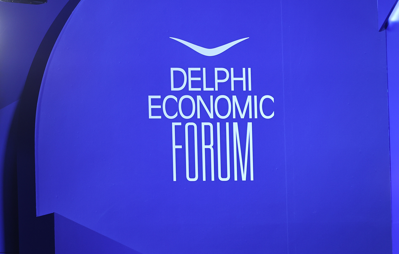 Παπαστράτος στο Delphi Economic Forum: Η ηγεσία και οι δεξιότητες του μέλλοντος &#8211; Δείτε Live