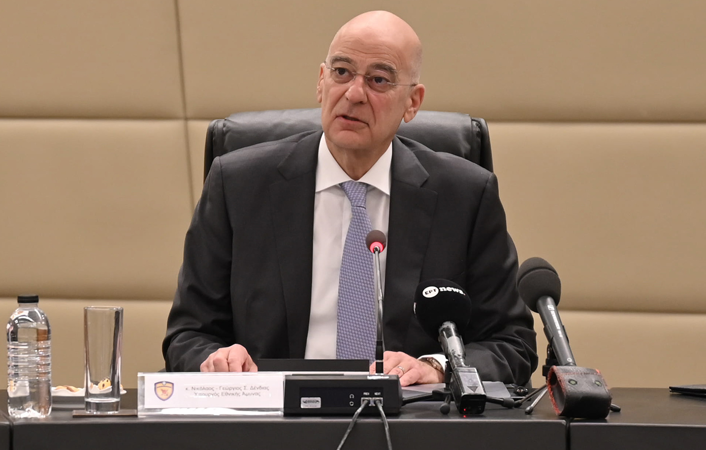 Υπογράφηκε προγραμματική συμφωνία για έργα ενεργειακής αναβάθμισης σε 40 ενεργοβόρα στρατόπεδα &#8211; «Μετάβαση σε πράσινες δομές», λέει ο Δένδιας