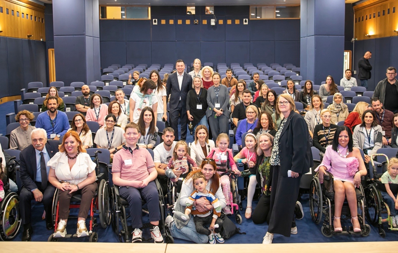 Ο Ελληνικός Ερυθρός Σταυρός υπέγραψε μνημόνιο συνεργασίας με το Πανελλήνιο Σωματείο Ασθενών με Νωτιαία Μυϊκή Ατροφία &#8211; SMA HELLAS