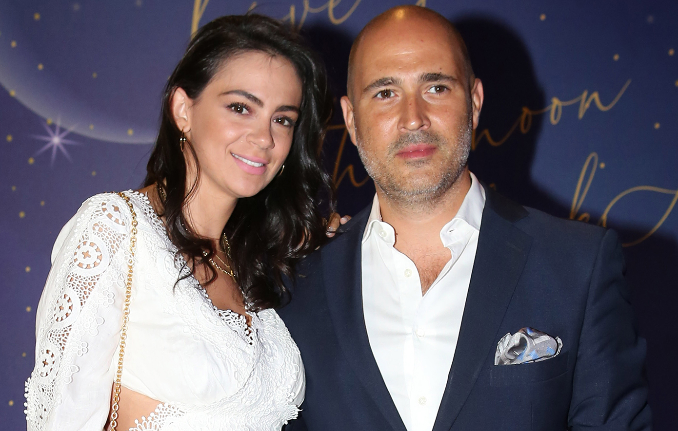 Ο Κωνσταντίνος Μπογδάνος με την κόρη του σε παραλία της Νάξου &#8211; Δείτε τη φωτογραφία