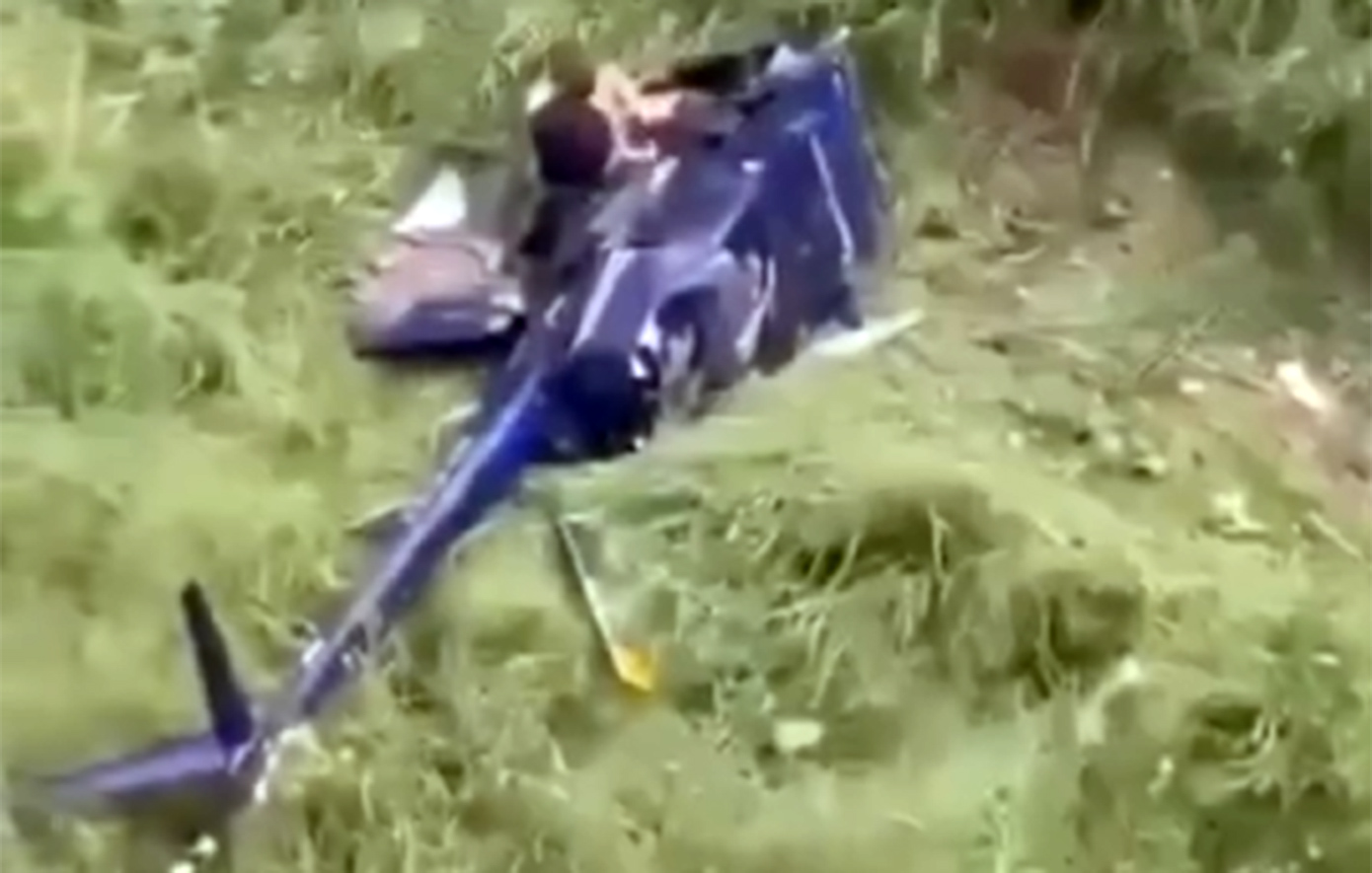 Σοκαριστική πτώση ελικοπτέρου με πιλότο χωρίς άδεια στη Βραζιλία: Οικογένεια με παιδί επέζησε από θαύμα