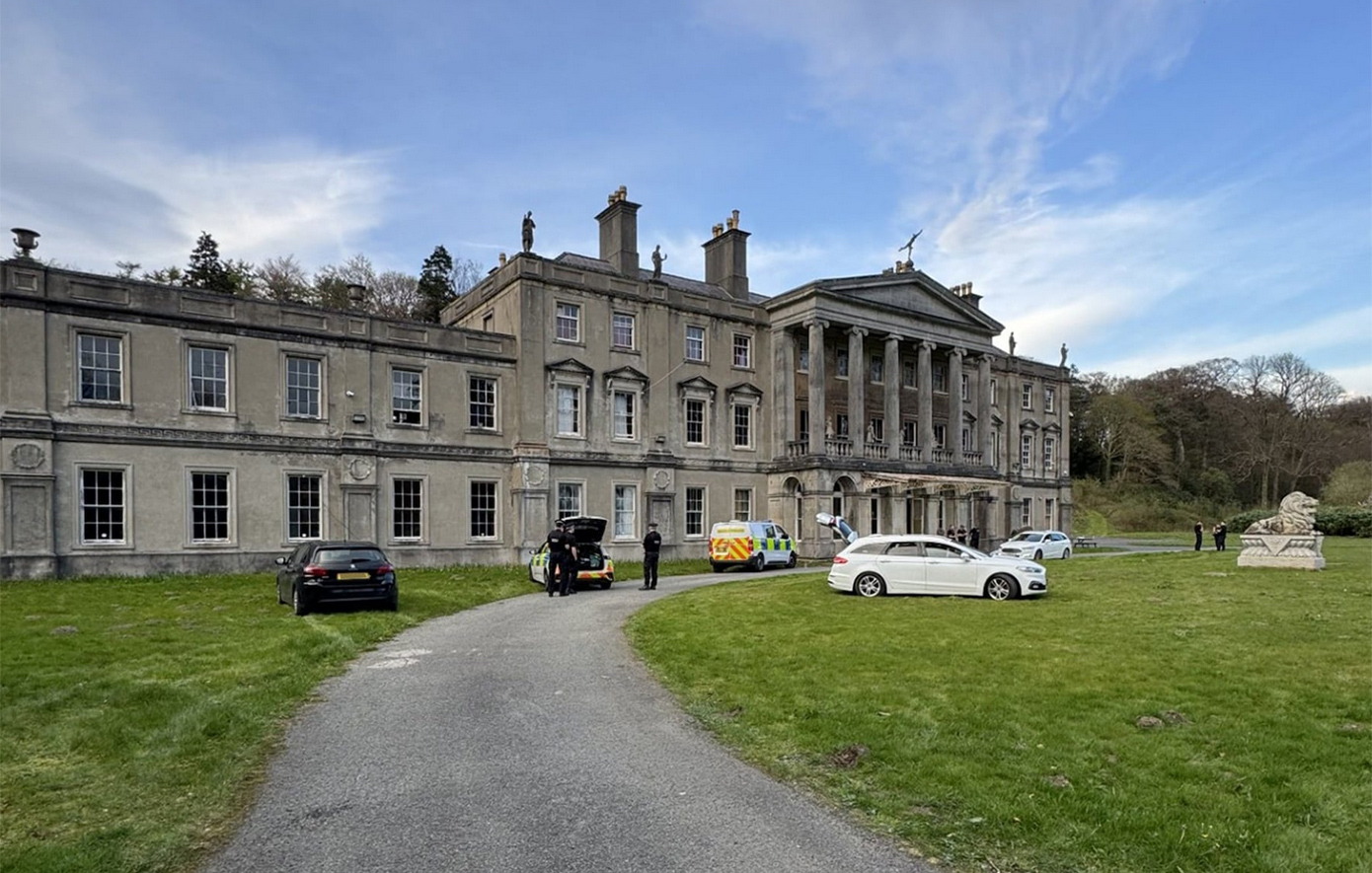 Από το βασιλικό ballroom στην&#8230; κάνναβη: Το ιστορικό μέγαρο που φιλοξένησε τον βασιλιά Κάρολο έγινε χασισοφυτεία