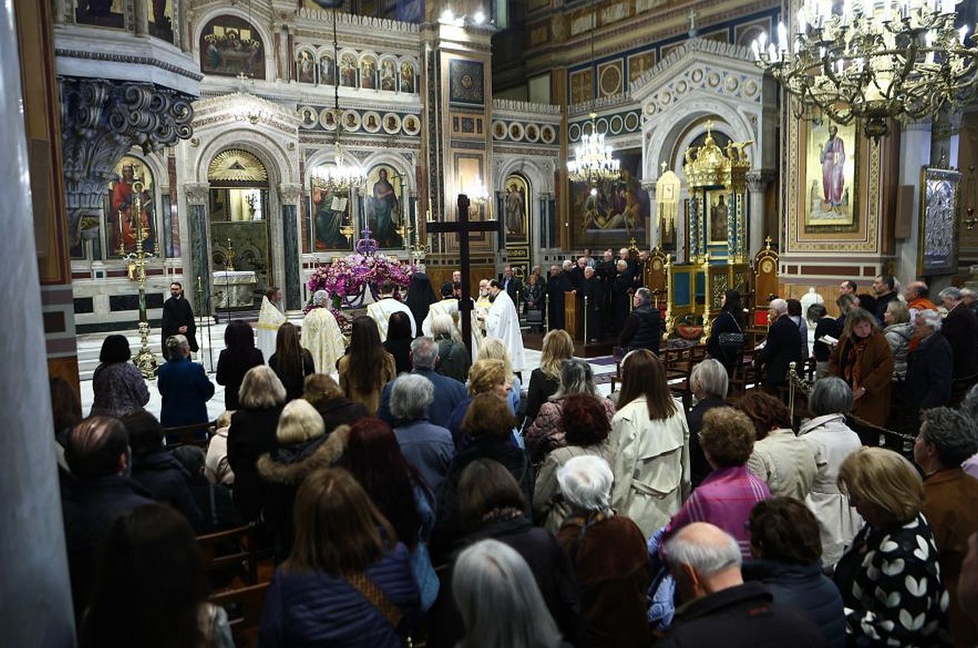 Δείτε Live την Ακολουθία και την Περιφορά του Επιταφίου Θρήνου από την Ιερά Μητρόπολη Αθηνών
