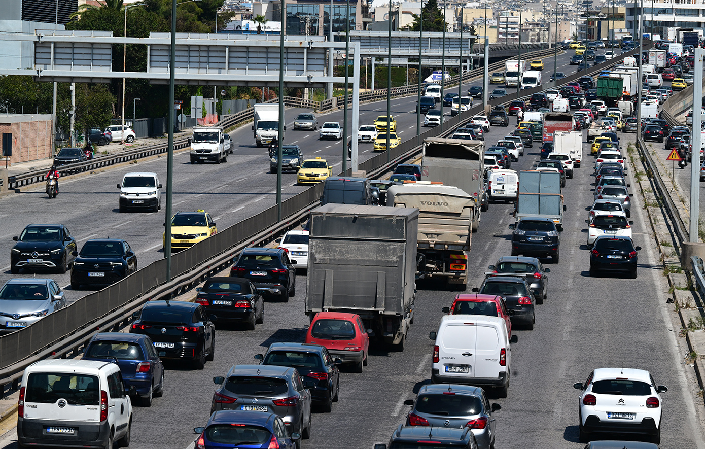 Κίνηση τώρα: Με καθυστερήσεις στην Αθηνών &#8211; Κορίνθου &#8211; Προβλήματα και στον Άγιο Στέφανο