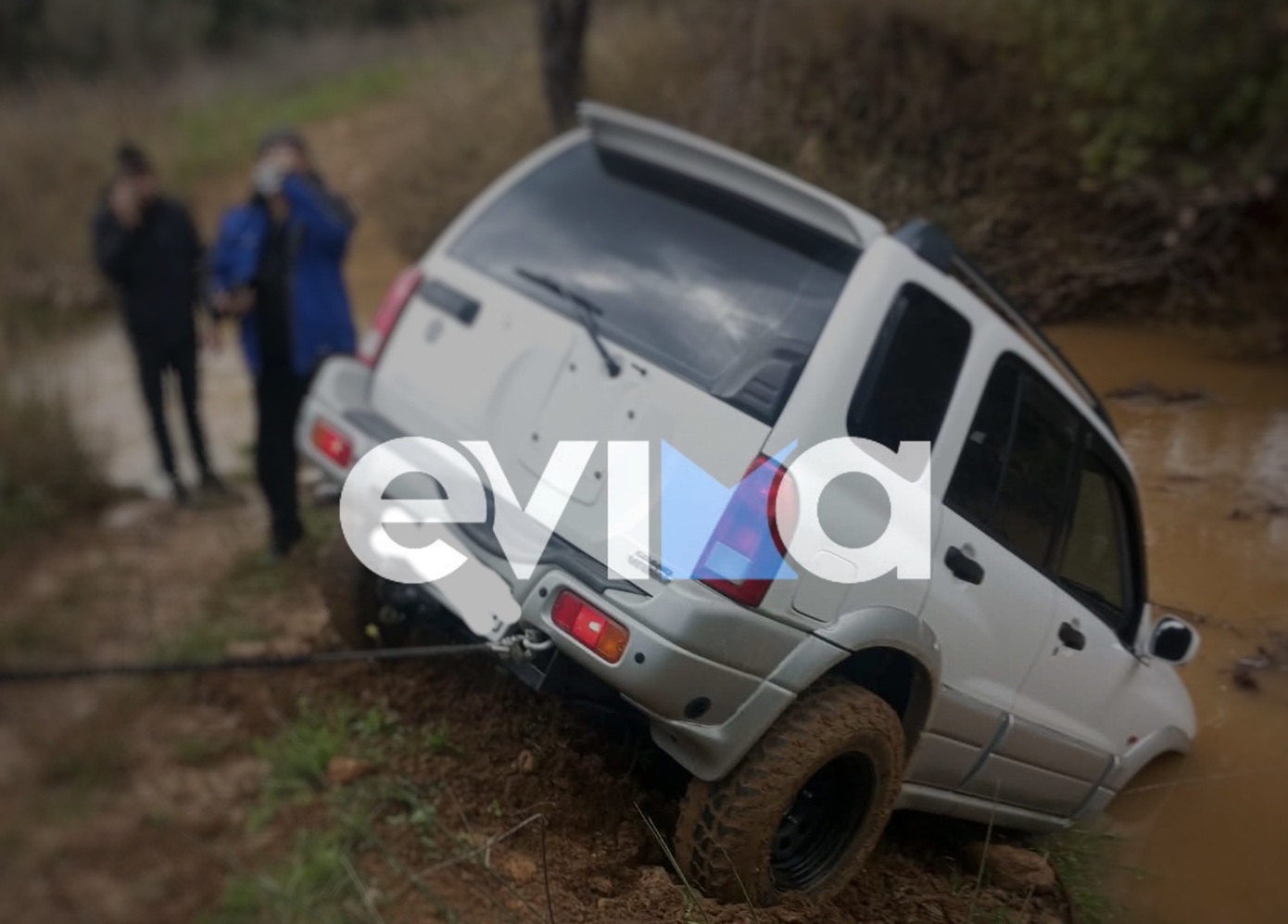 Σοκαριστικό τροχαίο στην Εύβοια: Τζιπ βρέθηκε σε ρέμα – Οι τέσσερις επιβάτες σώθηκαν την τελευταία στιγμή