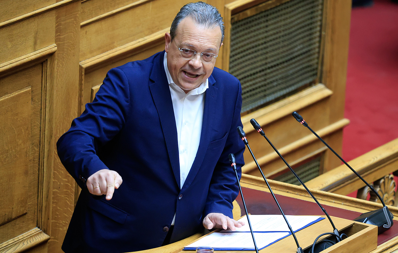 Φάμελλος στη Βουλή: «Όλα τα σκάνδαλα ξεκινούν και τελειώνουν στο Μέγαρο Μαξίμου»