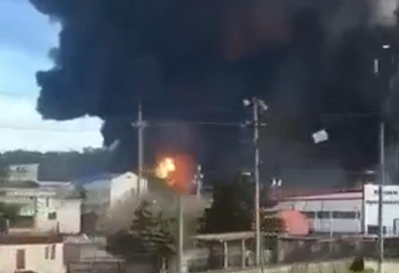 Τεράστια φωτιά σε πετρελαϊκή εγκατάσταση στο Τιχορέτσκ της Ρωσίας