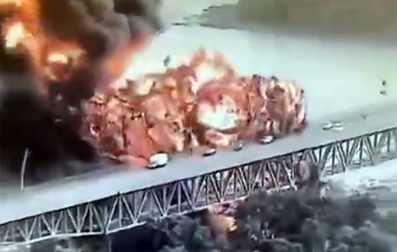 Φωτιά και χάος κοντά στη Διώρυγα του Παναμά μετά από έκρηξη σε βυτιοφόρο καυσίμων