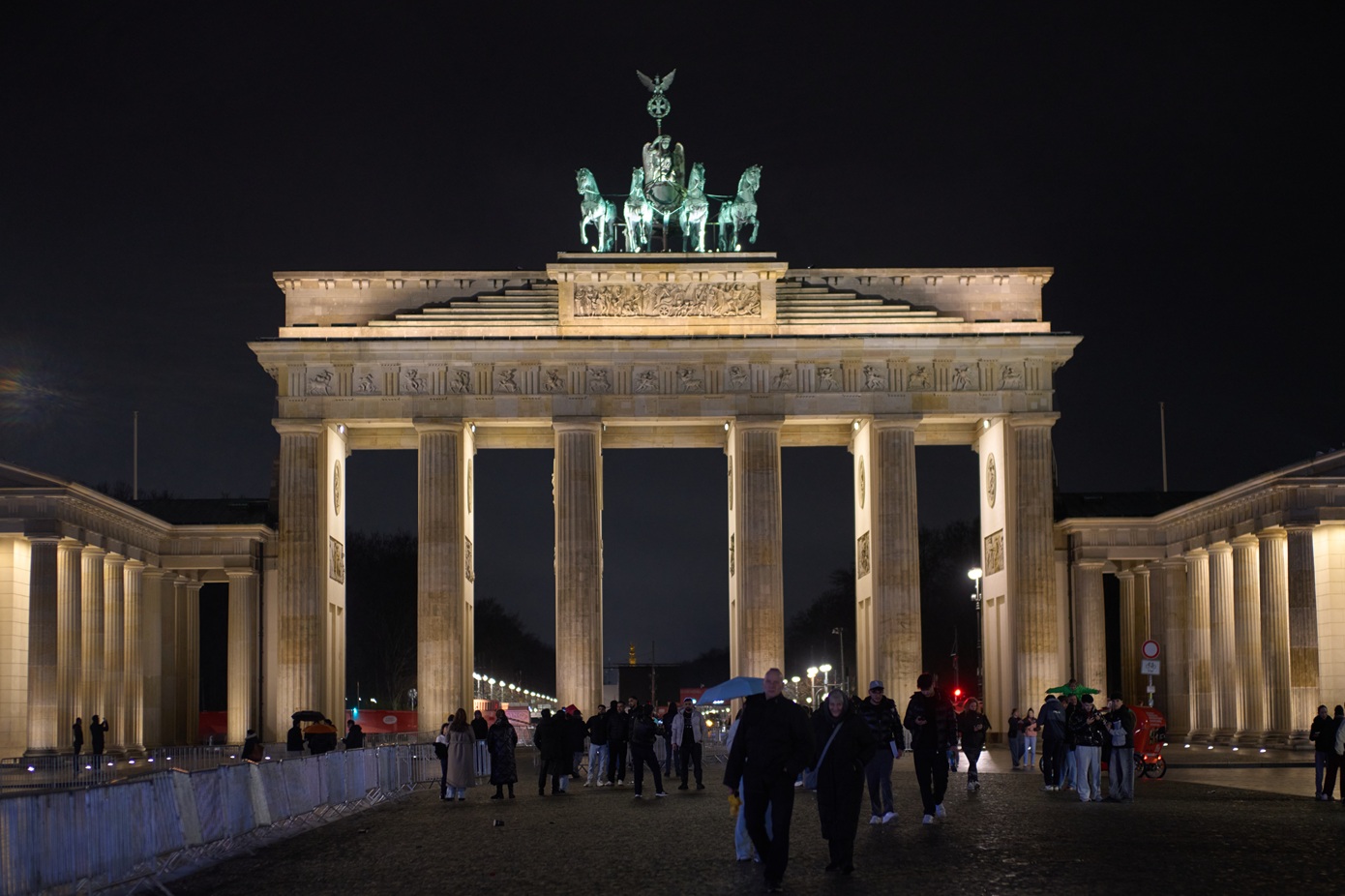 Γερμανία: Μείωση φόρου στα καύσιμα για δύο μήνες &#8211; Αφορολόγητο μπόνους έως 1.000 ευρώ στους εργαζομένους