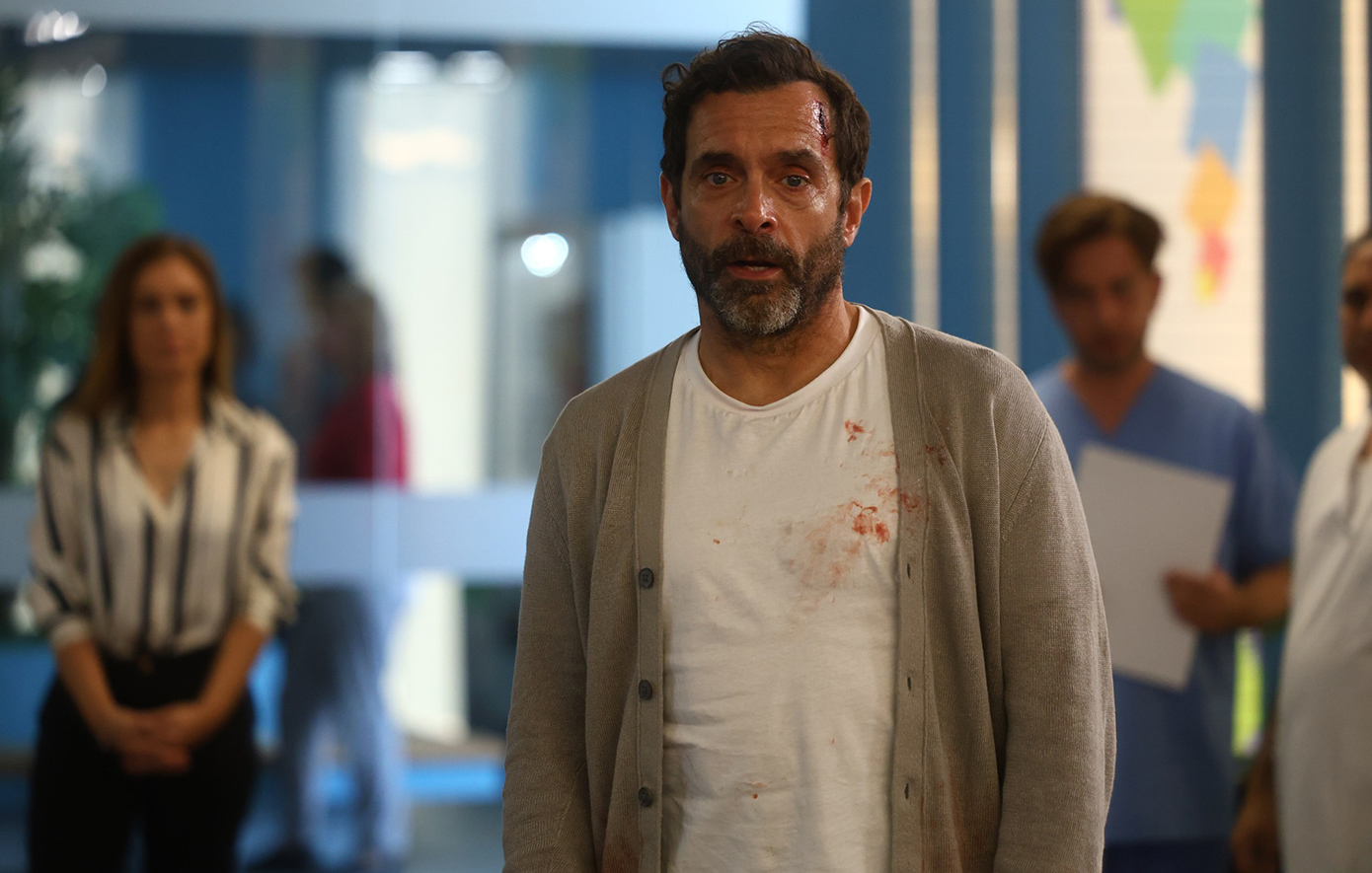 «Ο Γιατρός»: Ο Ανδρέας, κλεισμένος σε ένα ασανσέρ με μία ετοιμόγεννη γυναίκα, θα πρέπει να πάρει αποφάσεις καθοριστικές για τη ζωή δύο ανθρώπων