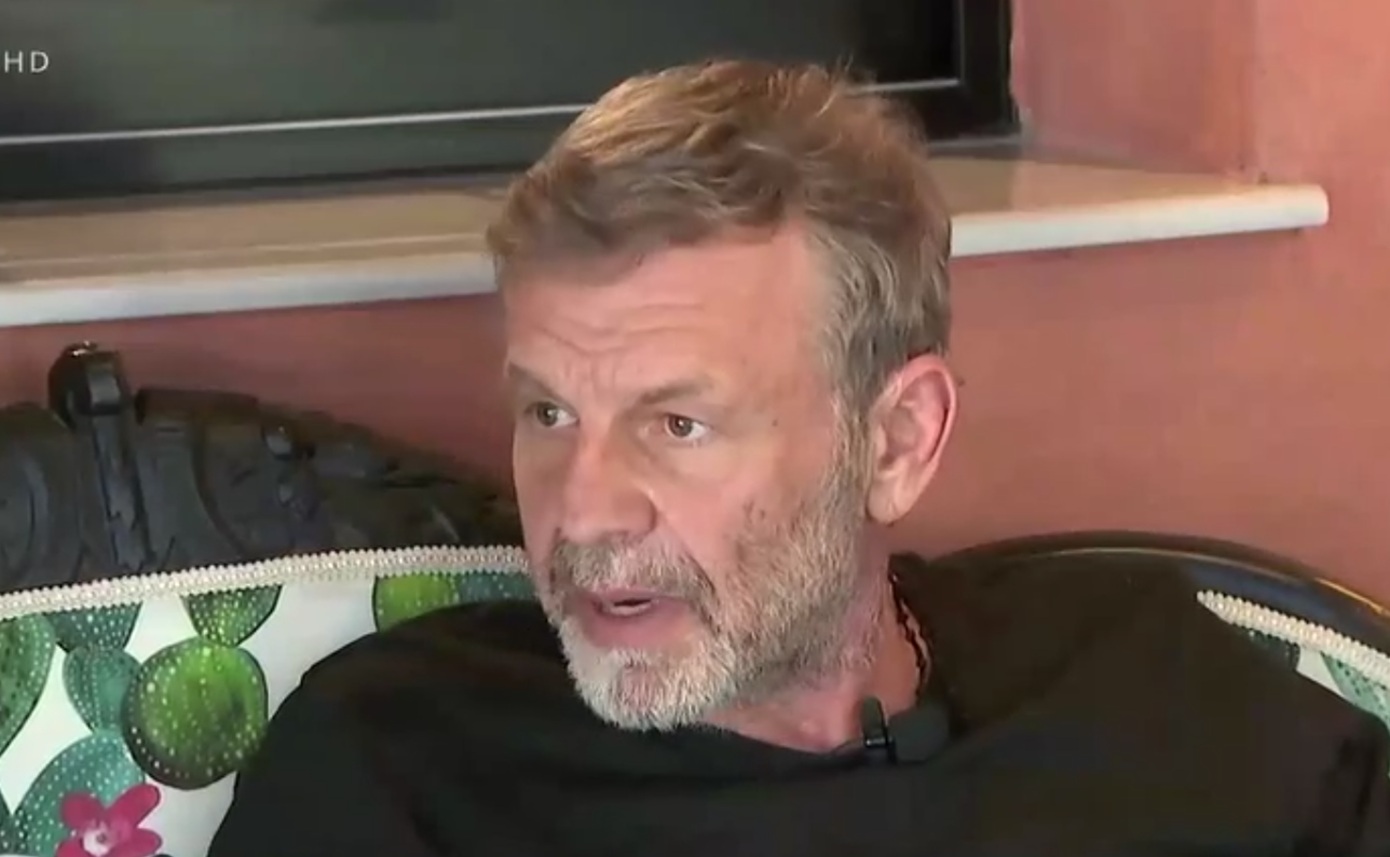 Απόστολος Γκλέτσος για Στράτο Τζώρτζογλου: «Ο αυτοεξευτελισμός της τηλεόρασης, είναι ένα παιδί πονεμένο»