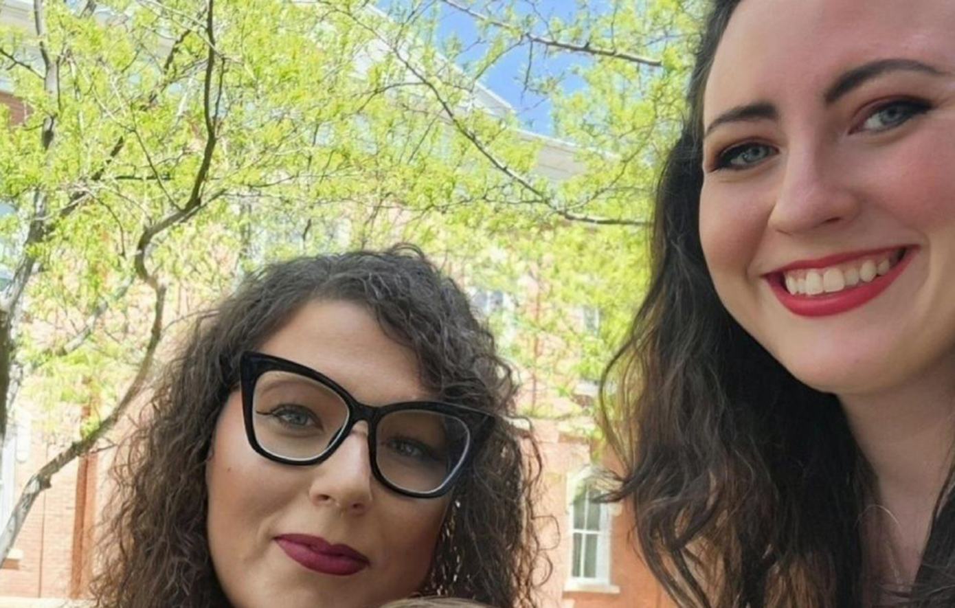 Τρανς γυναίκα και η σύντροφός της κατηγορούνται για την απαγωγή του 10χρονου παιδιού της, με σκοπό πιθανή χειρουργική επέμβαση αλλαγής φύλου