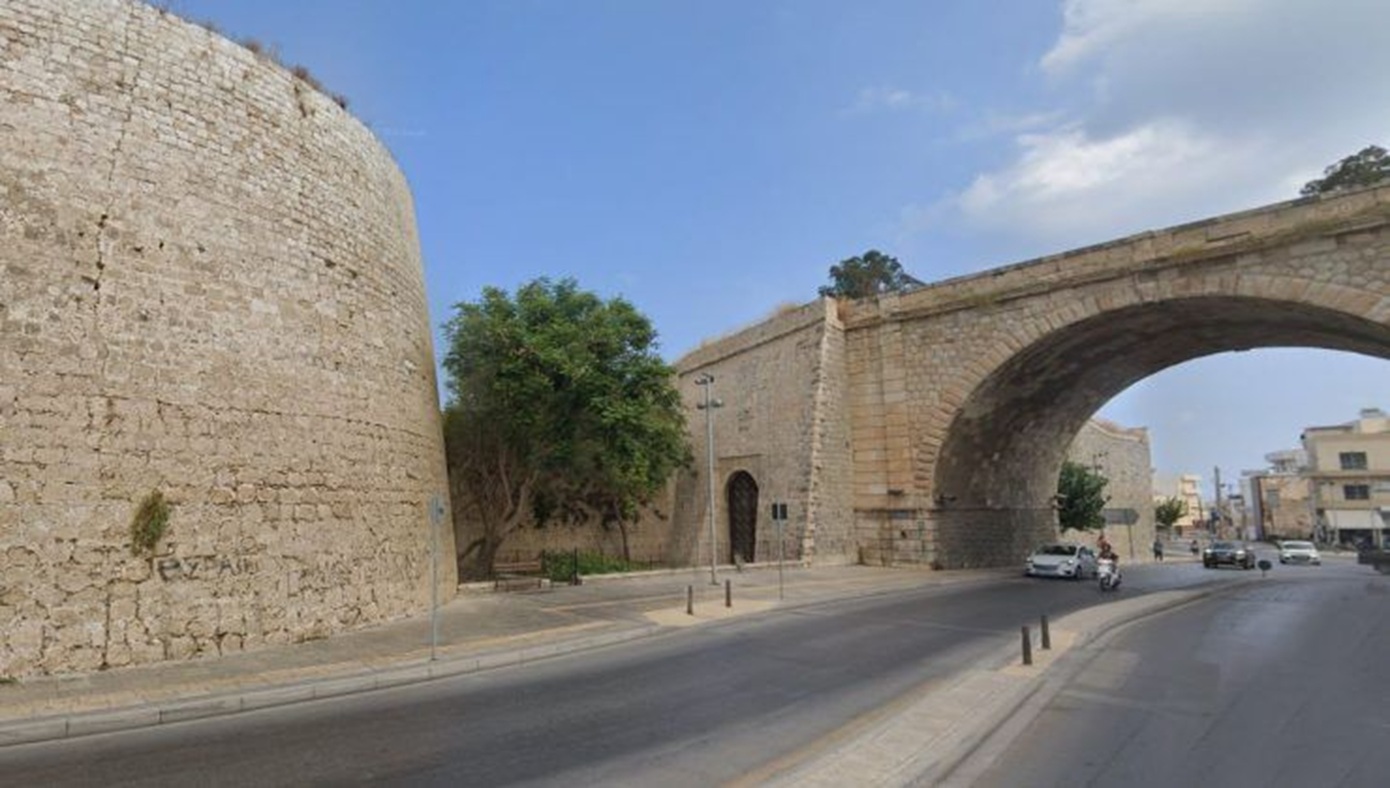 Ηράκλειο: Δεν τα κατάφερε ο 94χρονος που έπεσε από τα Ενετικά Τείχη &#8211; Πως συνέβη το δυστύχημα