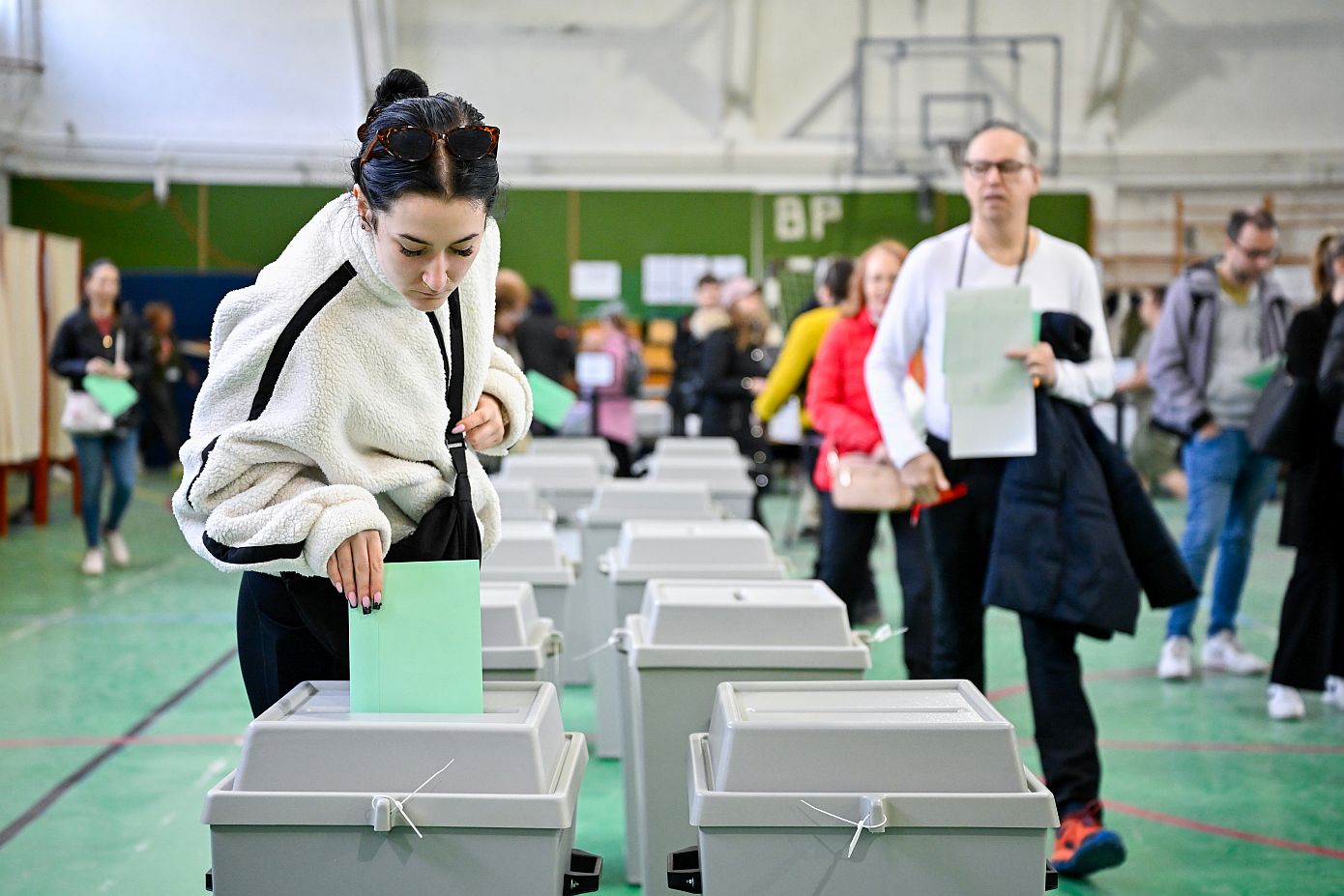 Εκλογές στην Ουγγαρία: Έκλεισαν οι κάλπες &#8211; Ρεκόρ συμμετοχής με 77,8%, πιθανή ήττα Όρμπαν δείχνουν οι εκτιμήσεις