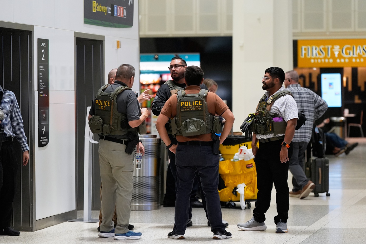 Η ICE αλλάζει στρατηγική μετά τη Μινεσότα &#8211; Συνεργασία με τις τοπικές αρχές για τη διαχείριση της μετανάστευσης