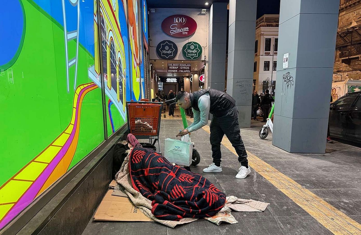 Η «ΑΠΟΣΤΟΛΗ» την Μεγάλη Εβδομάδα στον Γολγοθά του δρόμου