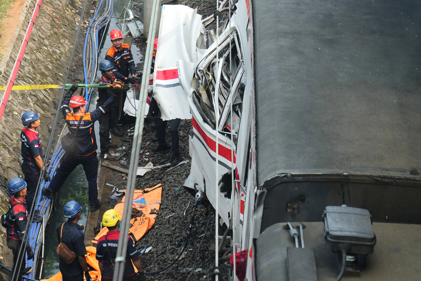 Τουλάχιστον 14 νεκροί από τη σύγκρουση τρένων στην Ινδονησία