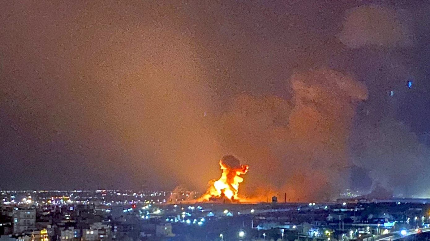 Νέες επιθέσεις ΗΠΑ-Ισραήλ σε βιομηχανικές και στρατιωτικές εγκαταστάσεις στο Ιράν