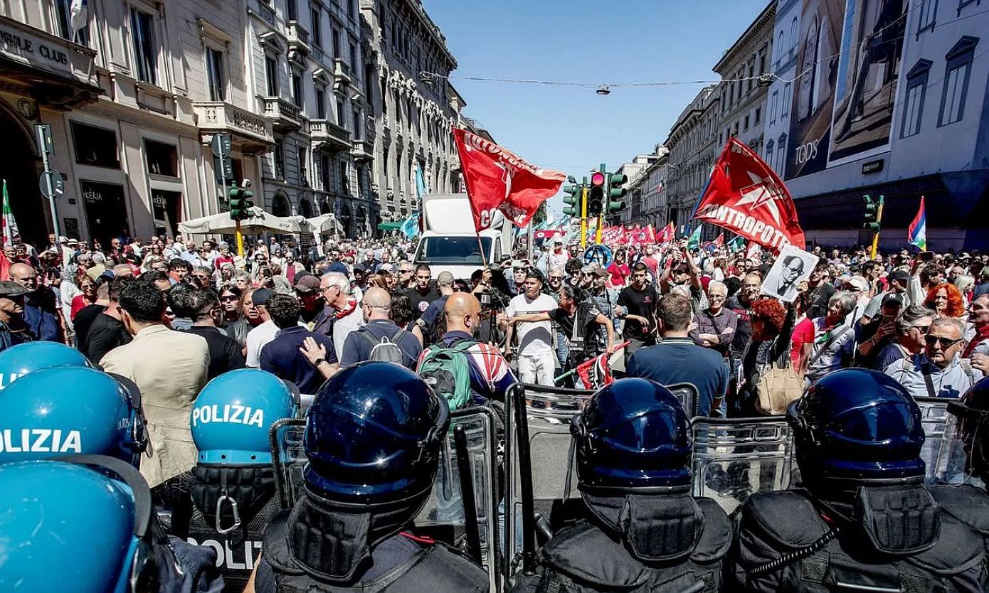 Ιταλία: Ζευγάρι που συμμετείχε στην πορεία για την Απελευθέρωση από τον ναζισμό  και το φασισμό τραυματίστηκε από αεροβόλο πιστόλι