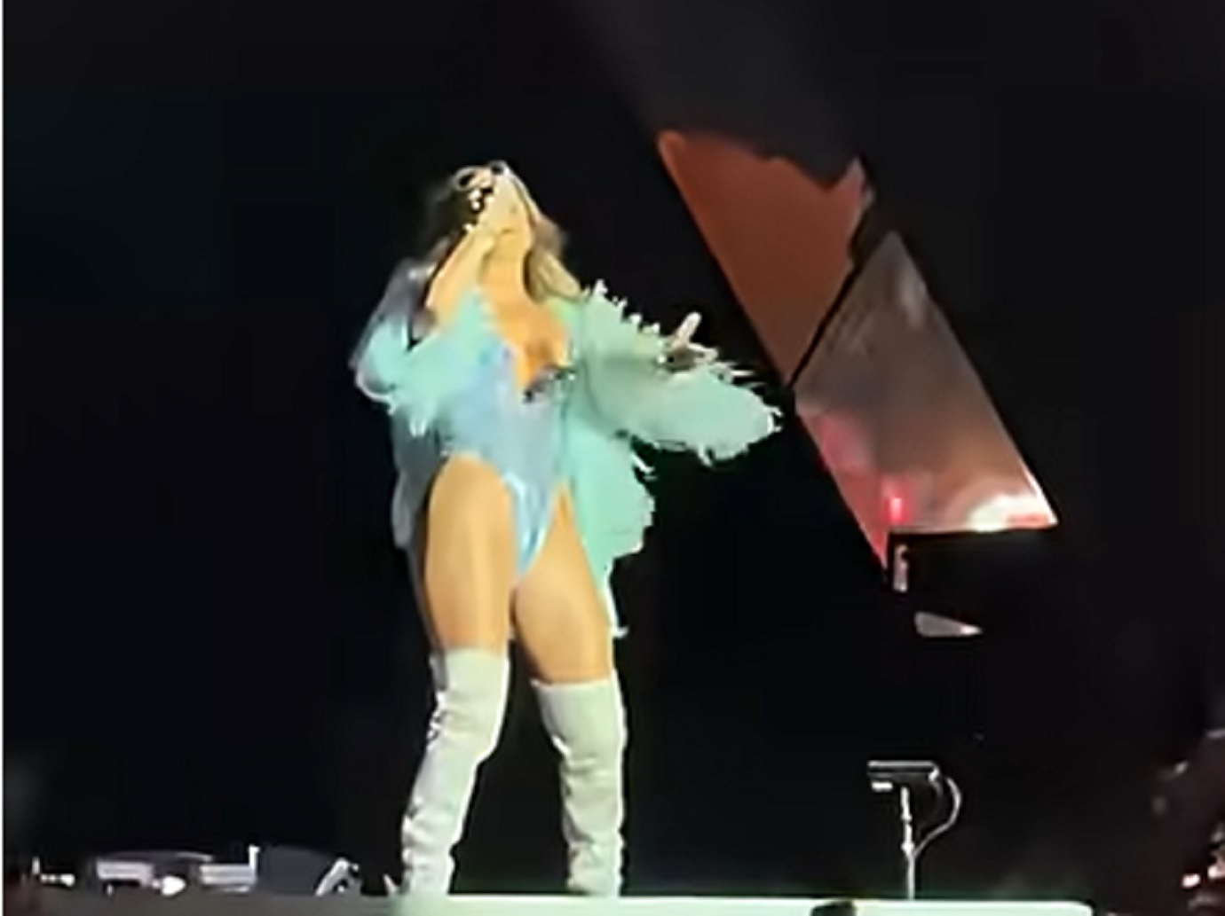 Η Τζένιφερ Λόπεζ άναψε φωτιές στο Coachella με νέα αποκαλυπτική εμφάνιση