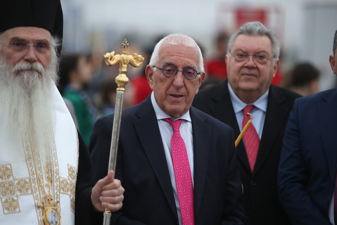 Ο Νικήτας Κακλαμάνης στην υποδοχή του Αγίου Φωτός: «Τόσο σε ήρεμους όσο και σε χαλεπούς καιρούς, το φως νικάει πάντα τα σκοτάδια»