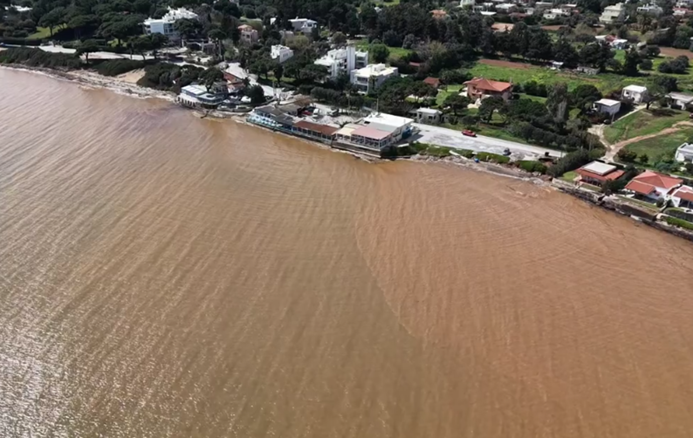 Η κακοκαιρία Erminio «έβαψε» καφέ τον Ευβοϊκό &#8211; Συγκλονιστική εικόνα από drone