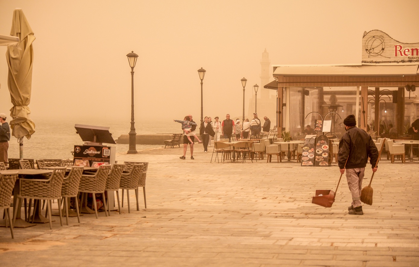 Καταστροφές στα Χανιά από την κακοκαιρία «Erminio» – Η θάλασσα μπήκε σε καταστήματα στην Παλαιόχωρα