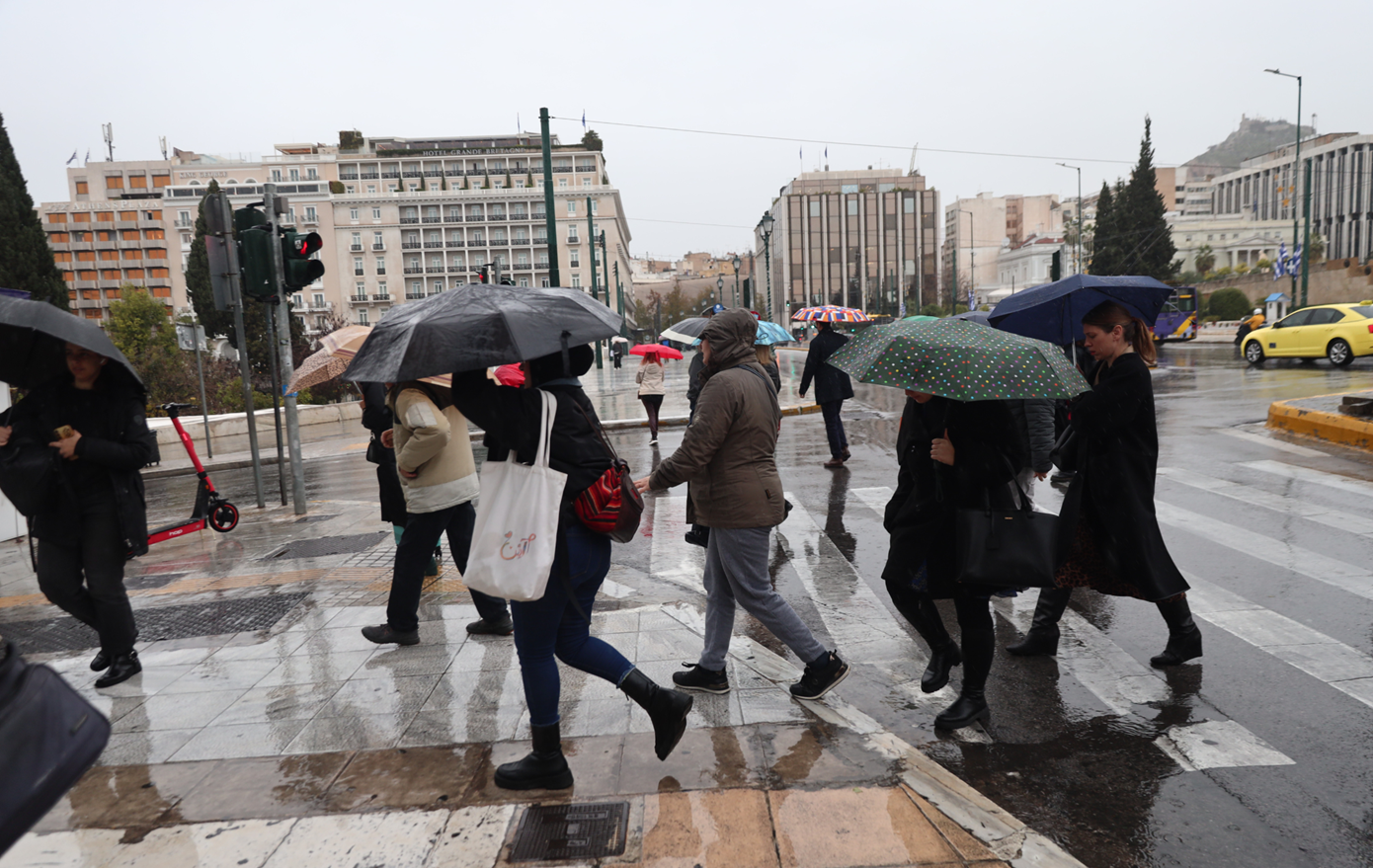 Σαρώνει η κακοκαιρία Erminio: Πού θα βρέξει στην Αττική τις επόμενες ώρες &#8211; «Τα δύσκολα είναι μπροστά»