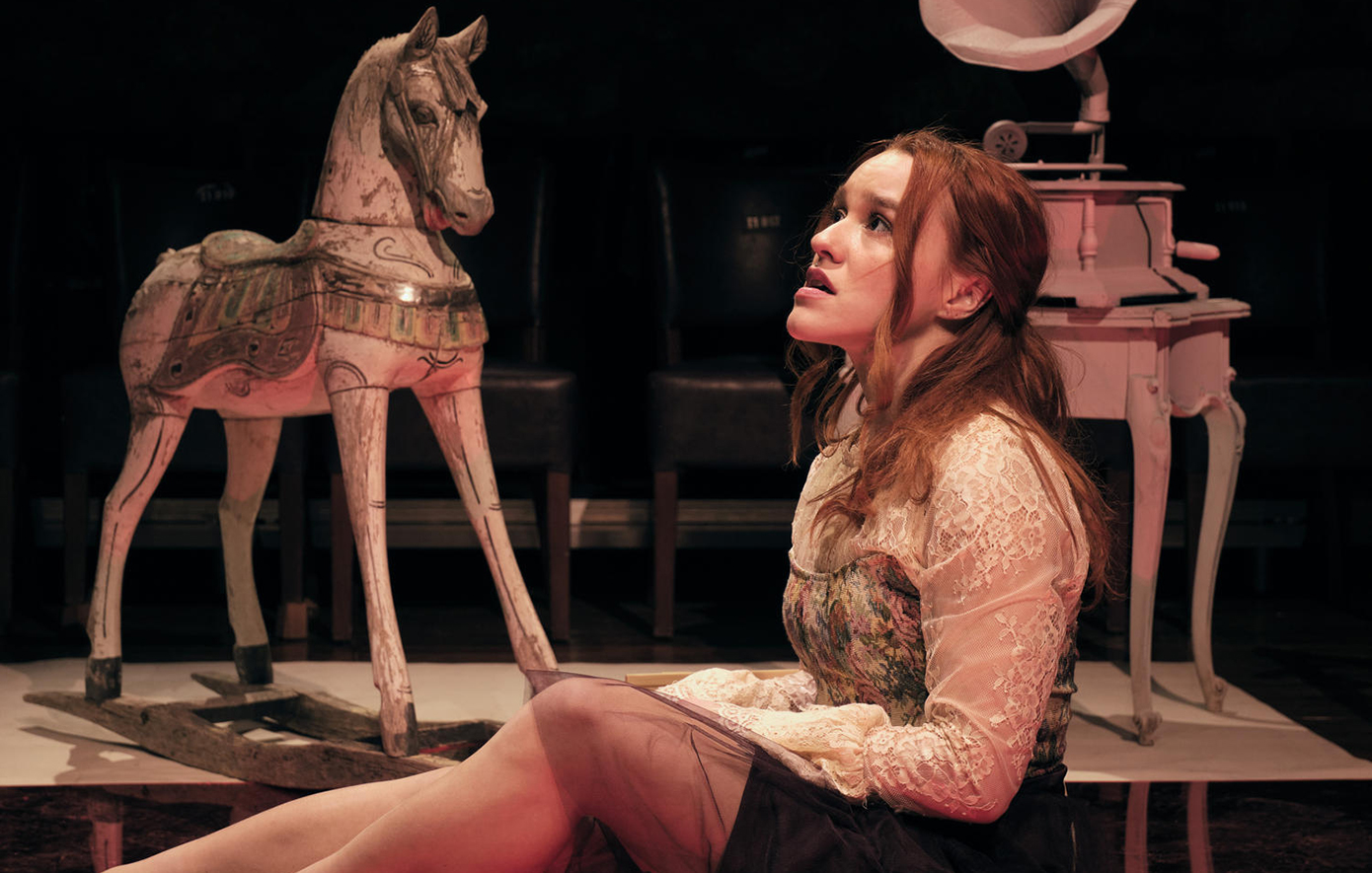 Γιατί το «Καταφύγιο» είναι η παράσταση που θα σε ταρακουνήσει